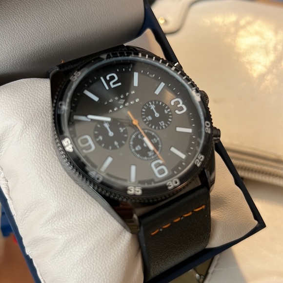 Brand new, never wear Joseph Abboud Chronowatch. Metallic Dial/Black leather. - Picture 3 of 3
